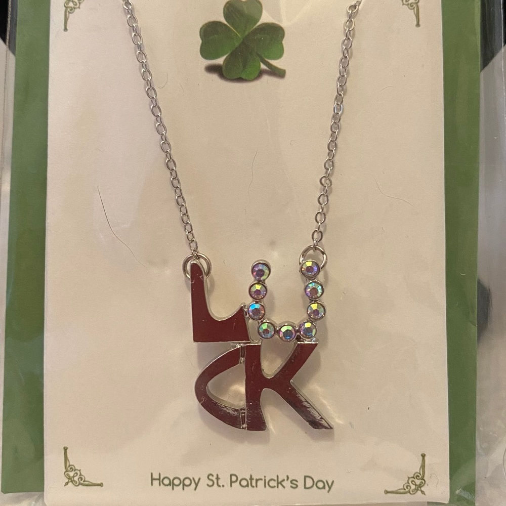 🆕St. Patrick’s Day☘️Luck Necklace/Iridescent
